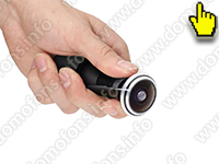 Беспроводной WI-FI IP видеоглазок-камера KDM XM200-W-8GH - в руке
